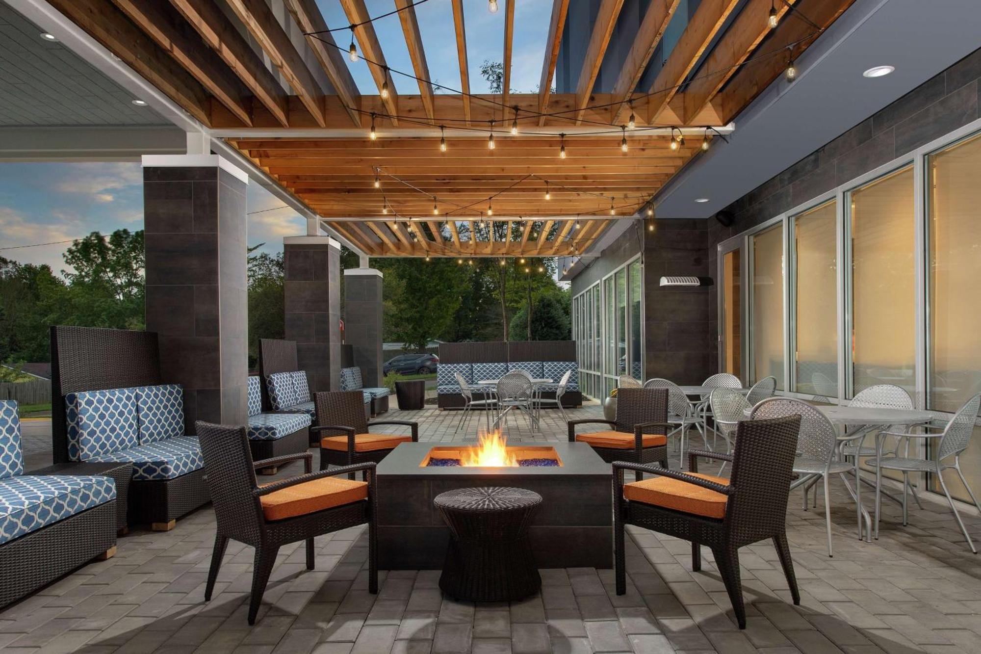 Home2 Suites By Hilton Charlottesville Downtown Buitenkant foto